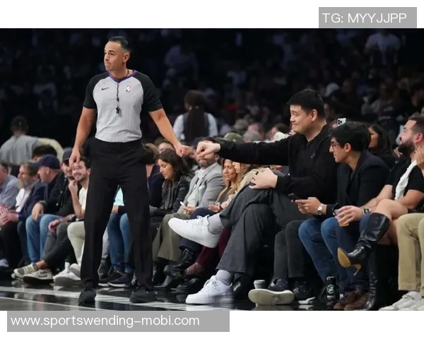 姚明重返休斯敦球迷期待他在主场揭幕战的精彩表现